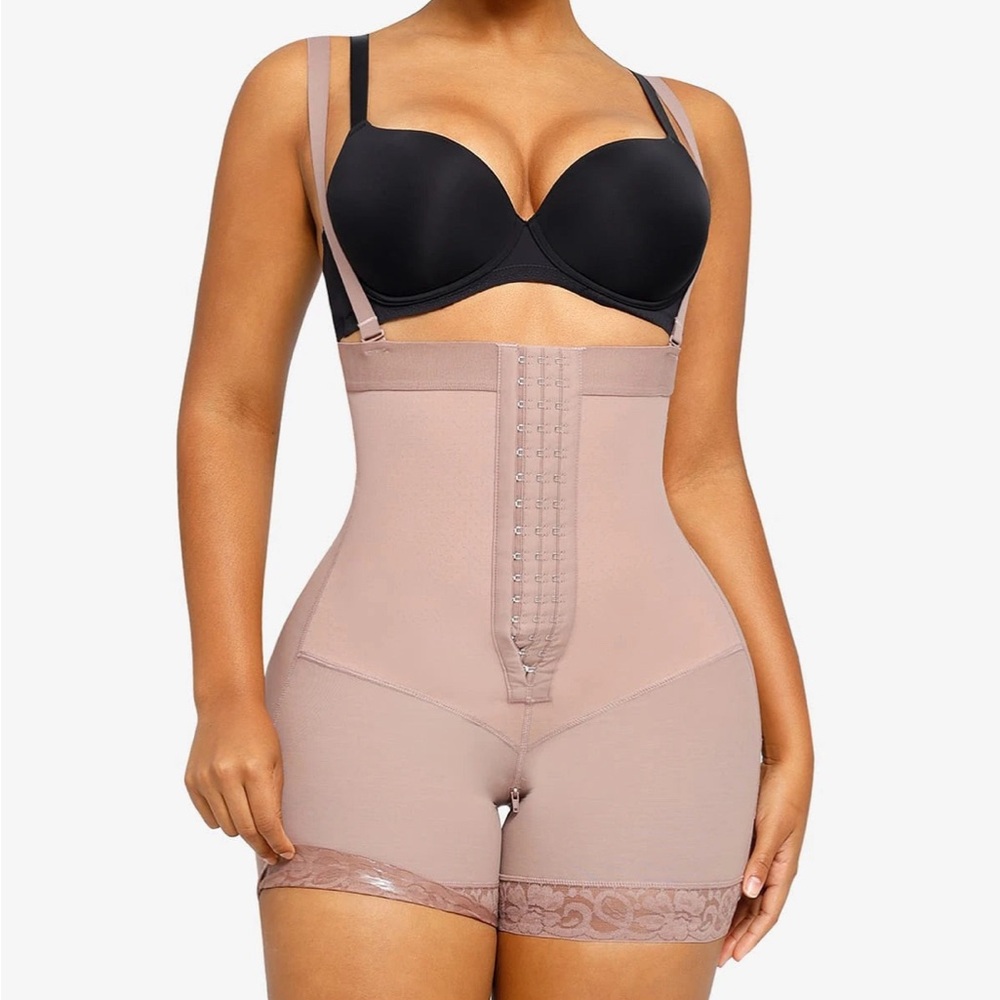 Shapellx shapewear Bare Essential AirSlim® Core
Sculpt Mid Thigh Shaper Short